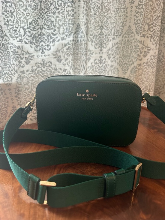 kate spade Handbags - kate spade emerald green crossbody camera bag with gold hardware